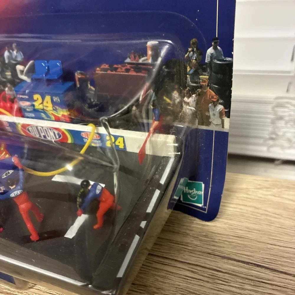 Vntg‎ 1999 Hasbro Winners Circle Pit Row Series Jeff Gordon Pulling In 1:64